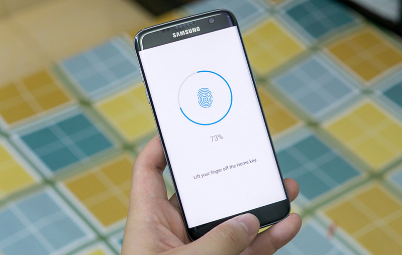 Cảm biến vân tay trên Galaxy S7