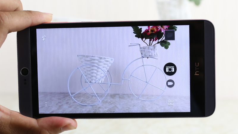 Giao diện camera HTC Desire 826