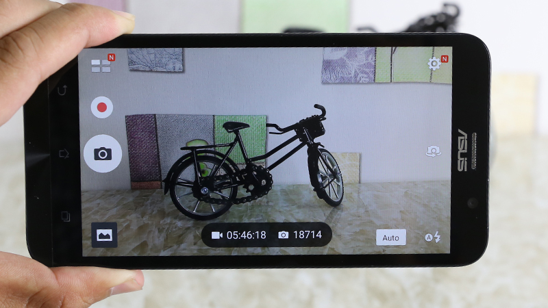 so-sanh-man-hinh-htc-butterfly-2-zenfone-2 so-sanh-man-hinh-htc-butterfly-2-zenfone-2