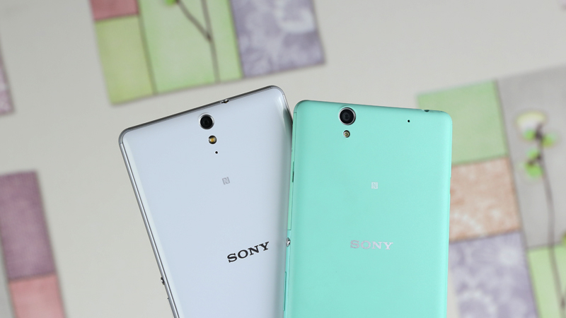 So sánh mặt lưng Sony Xperia C4 và Sony Xperia C5