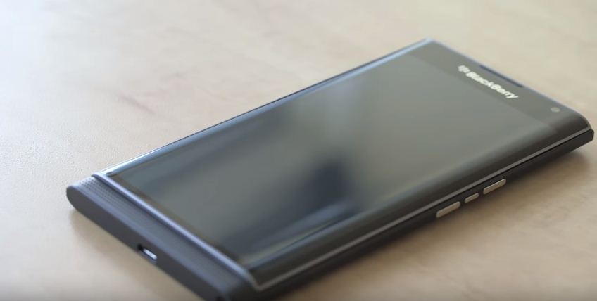 BlackBerry Priv có màn hình cong đẹp mắt BlackBerry Priv có màn hình cong đẹp mắt
