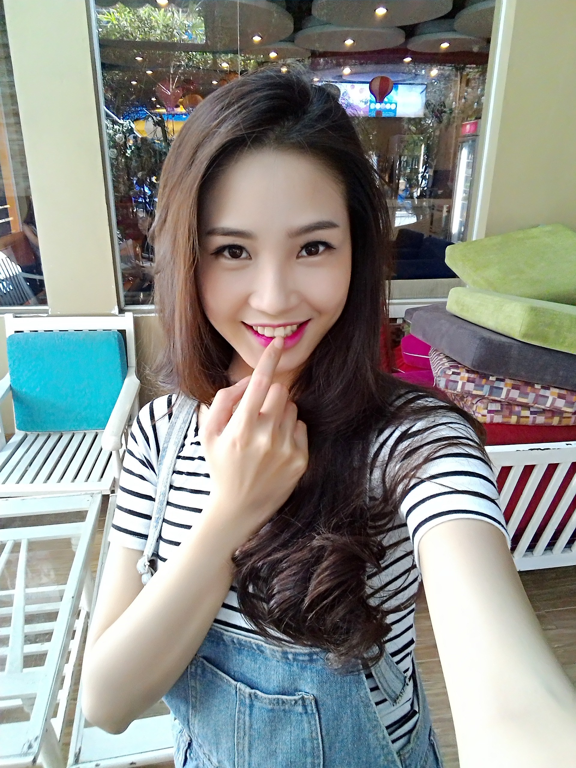 Ảnh selfie được chụp từ camera trước 5MP của Asus ZenFone 2 (1,8GHz/2GB/16GB) Ảnh selfie được chụp từ camera trước 5MP của Asus ZenFone 2 (1,8GHz/2GB/16GB)