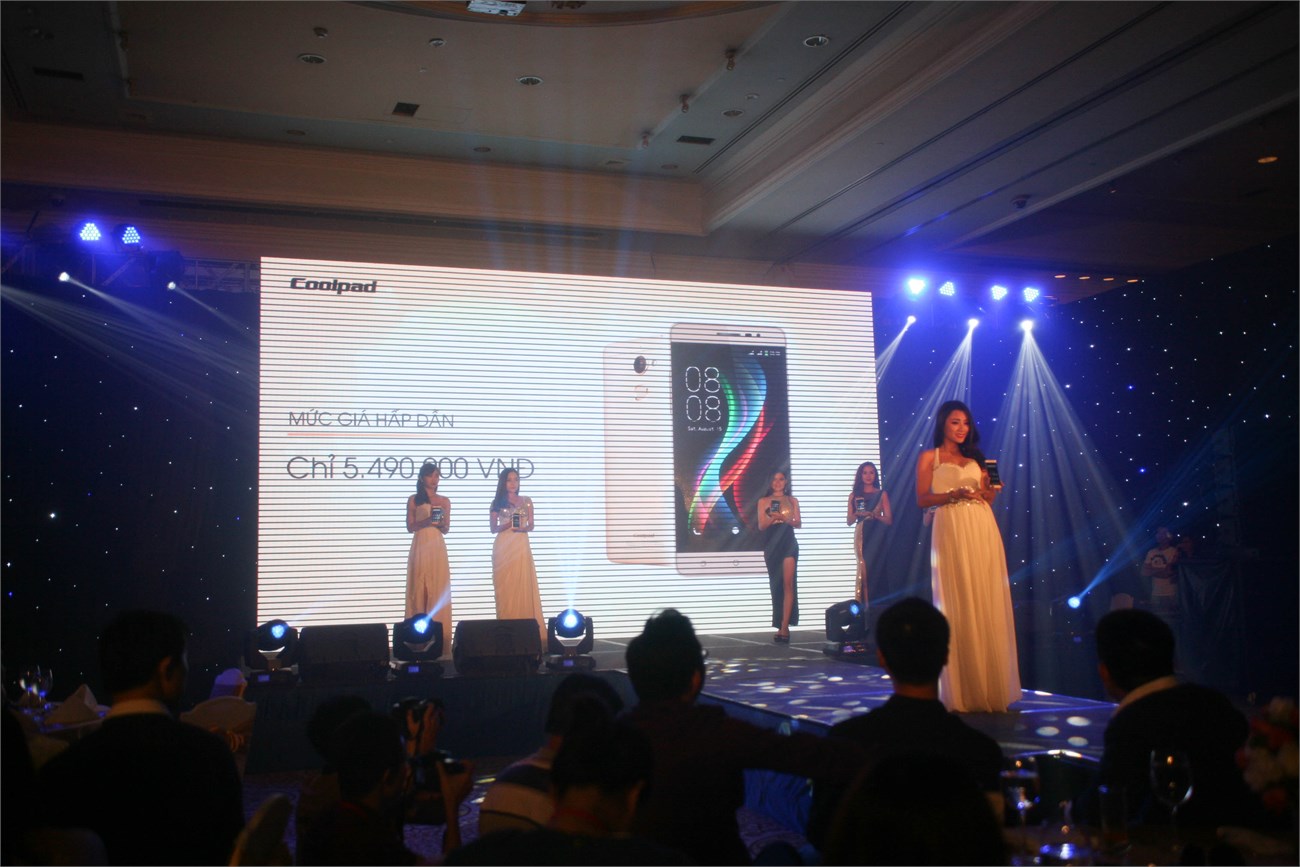 Giá bán của Coolpad Shine Giá bán của Coolpad Shine