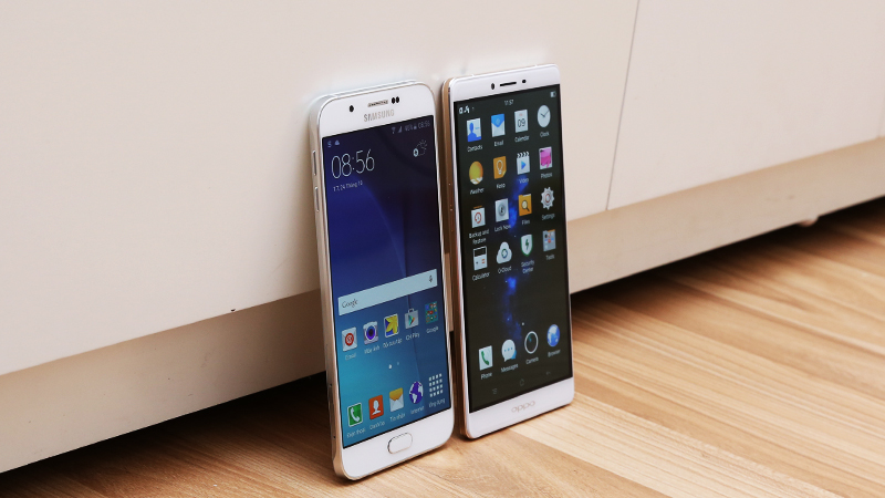 Mặt trước Oppo R7 Plus và Samsung Galaxy A8