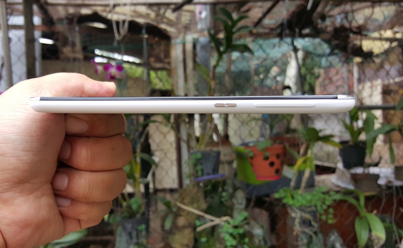 Cạnh phải One E9