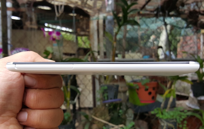 Cạnh trái One E9