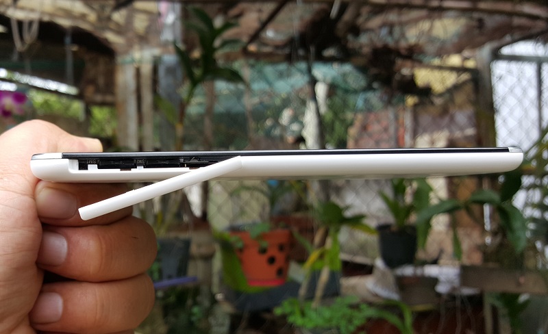 Cạnh trái One E9
