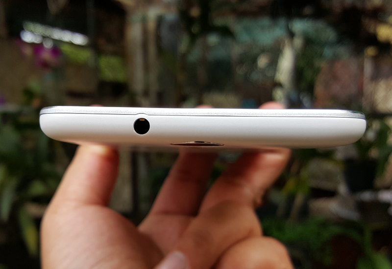 Cạnh trên One E9