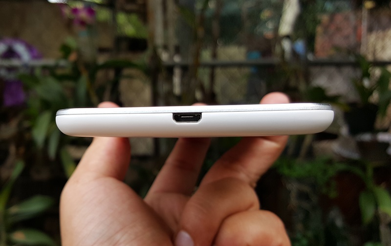 Cạnh dưới One E9