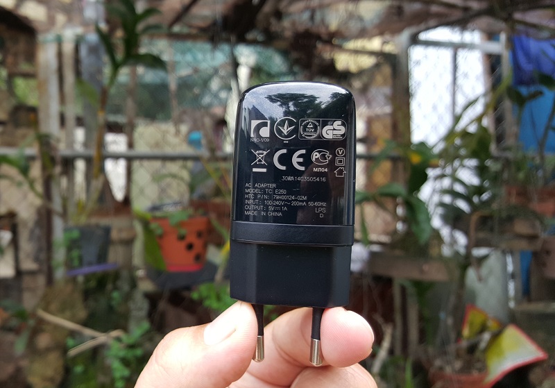 Cục sạc đi kèm trong hộp One E9