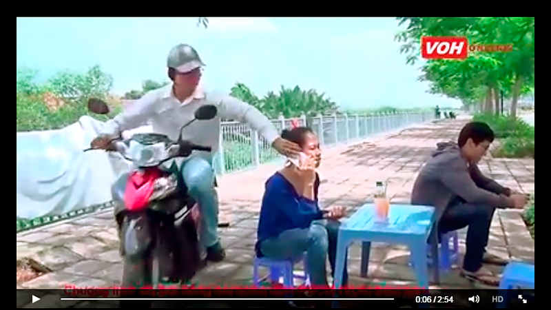 Kỹ năng xử lý tình huống khi bị giật điện thoại ngoài đường Kỹ năng xử lý tình huống khi bị giật điện thoại ngoài đường