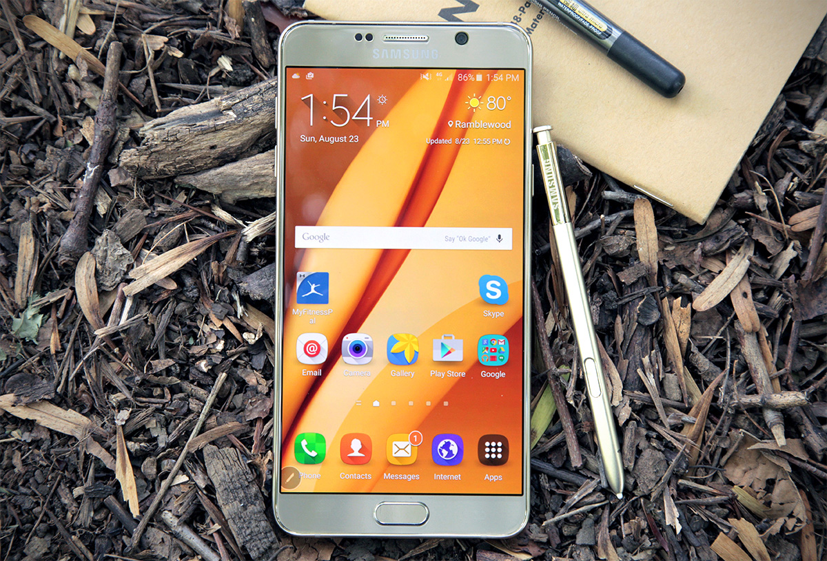 Galaxy Note 5 có màn hình Super AMOLED rộng 5,7 inch (1440 x 2560 pixel)