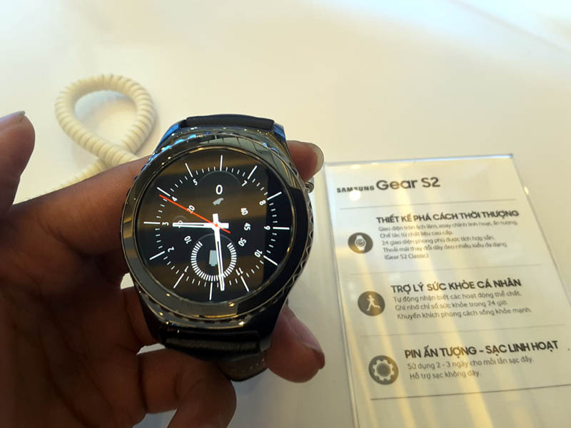 Trên tay Samsung Gear S2 Classic tại Việt Nam