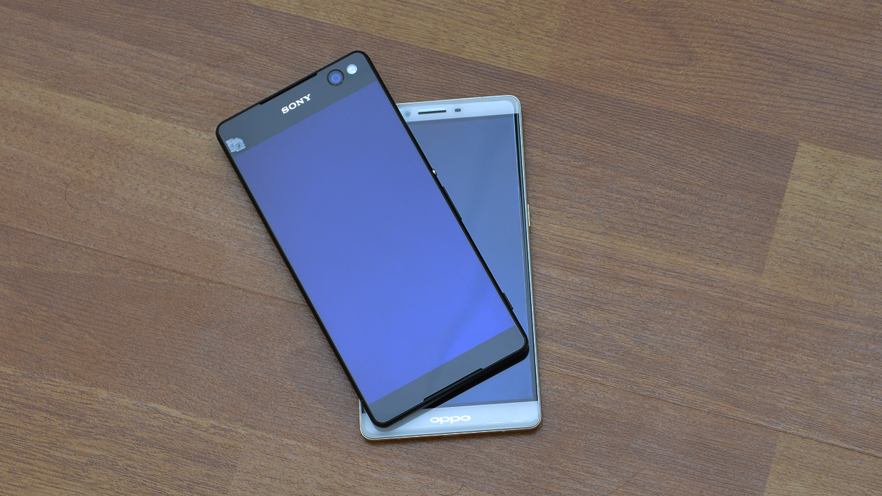 Mặt trước Oppo R7 Plus và Sony Xperia C5 Ultra Dual