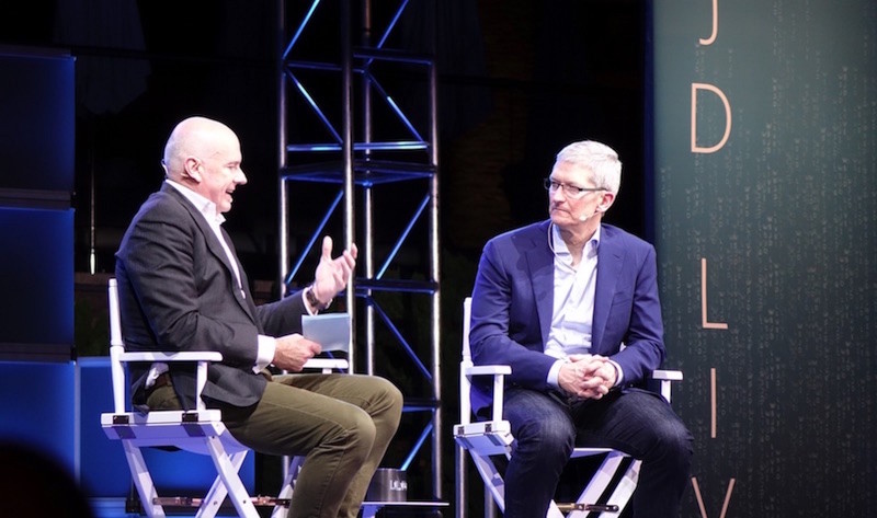 CEO Apple - Tim Cook trong một cuộc phỏng vấn