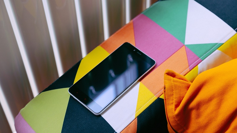 Smartphone khung vỏ kim loại, cảm biến vân tay giá chỉ gần 4 triệu lộ ảnh Smartphone khung vỏ kim loại, cảm biến vân tay giá chỉ gần 4 triệu lộ ảnh