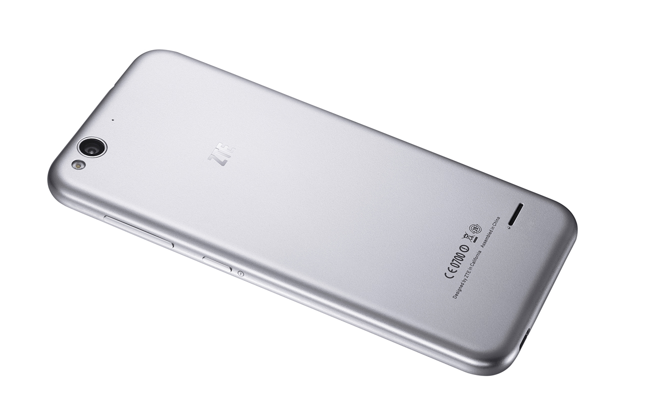 Blade S6 có thiết kế rất giống iPhone 6 Blade S6 có thiết kế rất giống iPhone 6