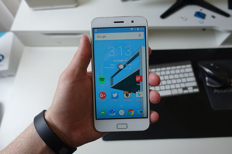 zukz1_2 Smartphone cao cấp 'đội lốt' tầm trung về Việt Nam