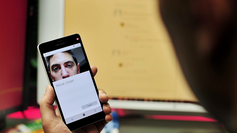 Thử nghiệm máy quét mắt của Lumia 950 XL trong bóng tối và khi đeo kính đen Thử nghiệm máy quét mắt của Lumia 950 XL trong bóng tối và khi đeo kính đen