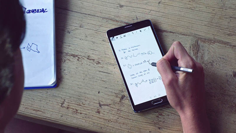 s-pen_1 Samsung nhận được bằng sáng chế bút S-Pen có thể làm chân chống điện thoại