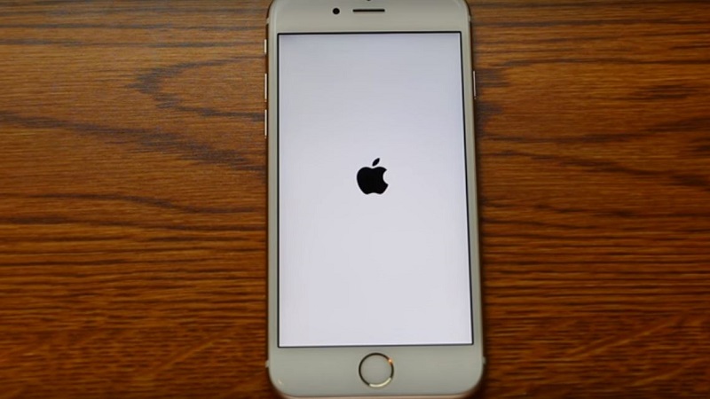 Chỉnh ngày giờ cũng có thể biến iPhone thành… cục gạch Chỉnh ngày giờ cũng có thể biến iPhone thành… cục gạch