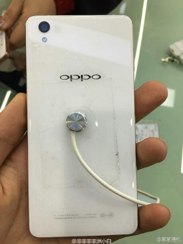 oppo-30-back