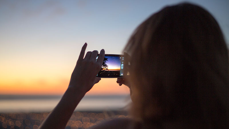 smartphone-in-sunset