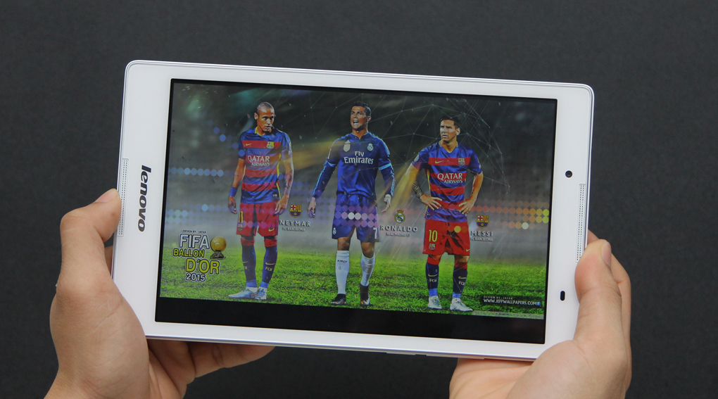 Lenovo Tab 2 A8 có thể gọi điện thông qua hai khe cắm SIM