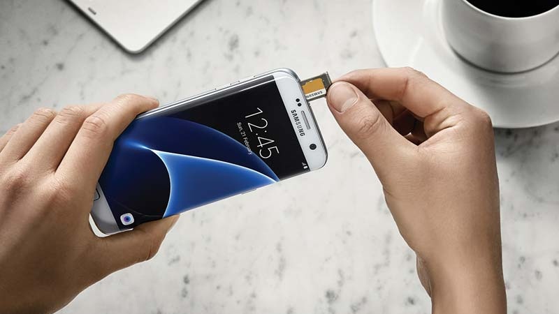 Galaxy S7 có thể dùng cùng lúc 2 SIM và 1 thẻ nhớ microSD?