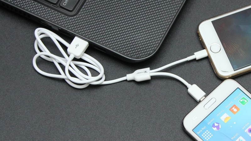 Cáp sạc 2 trong 1 Micro USB & iPhone 5 XMobile