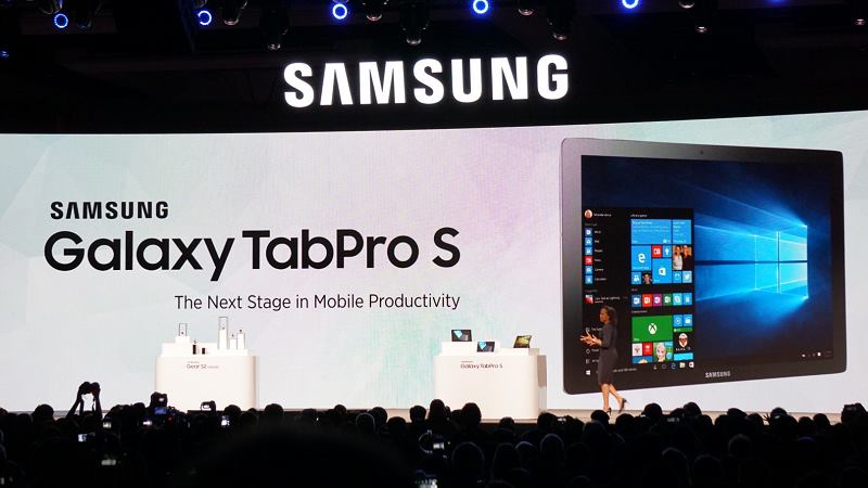 Galaxy TabPro S màn hình khổng lồ lên kệ, giá bán cạnh tranh iPad Pro Galaxy TabPro S màn hình khổng lồ lên kệ, giá bán cạnh tranh iPad Pro