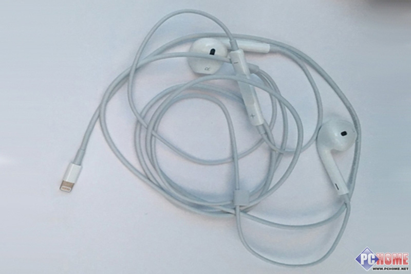 Xuất hiện tai nghe iPhone với dạng cổng sạc Lightning