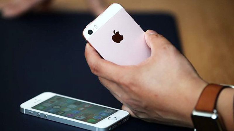 iPhone SE iPhone SE
