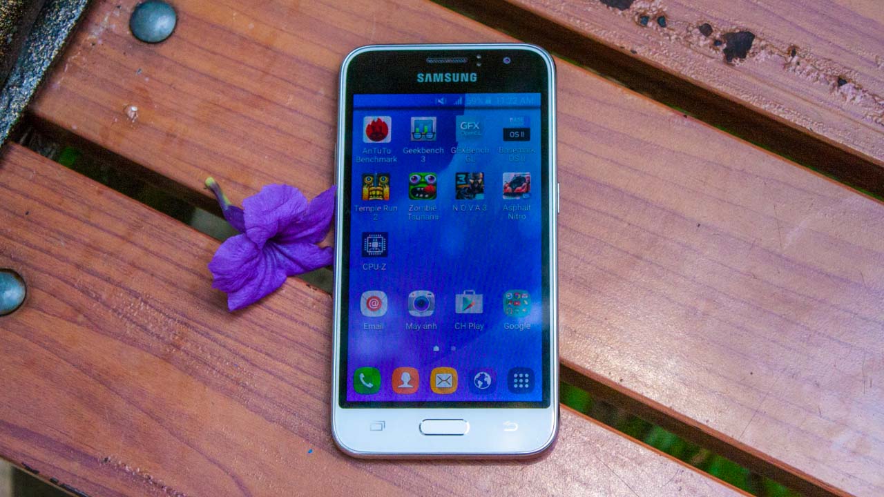 Reviews Samsung Galaxy J1 2016 4