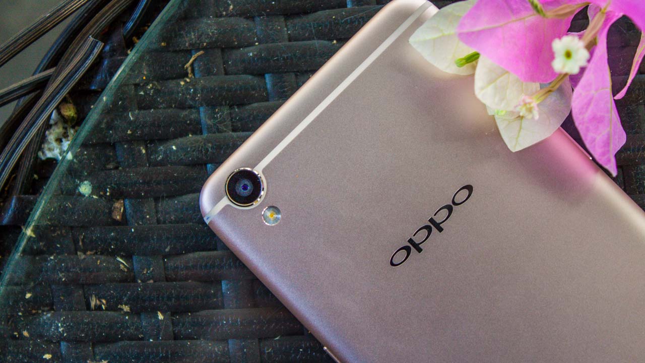 Unboxing OPPO F1 Plus 7