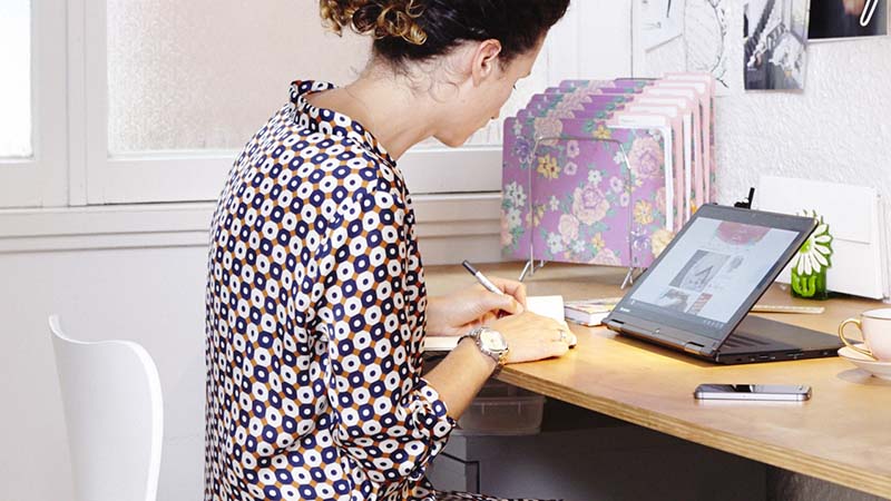 Laptop Android lật 360 độ, sản phẩm mới của Lenovo Laptop Android lật 360 độ, sản phẩm mới của Lenovo