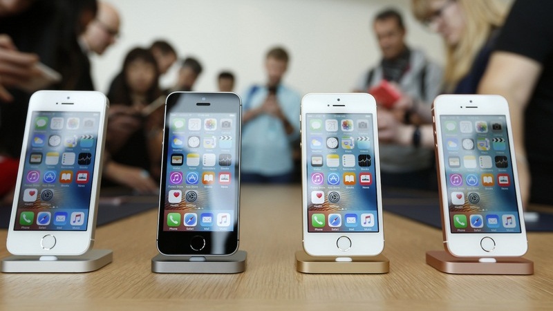 Thật bất ngờ, iPhone SE cháy hàng ở nhiều thị trường Thật bất ngờ, iPhone SE cháy hàng ở nhiều thị trường