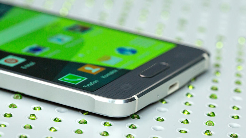 Galaxy C sẽ có vỏ kim loại Galaxy C sẽ có vỏ kim loại