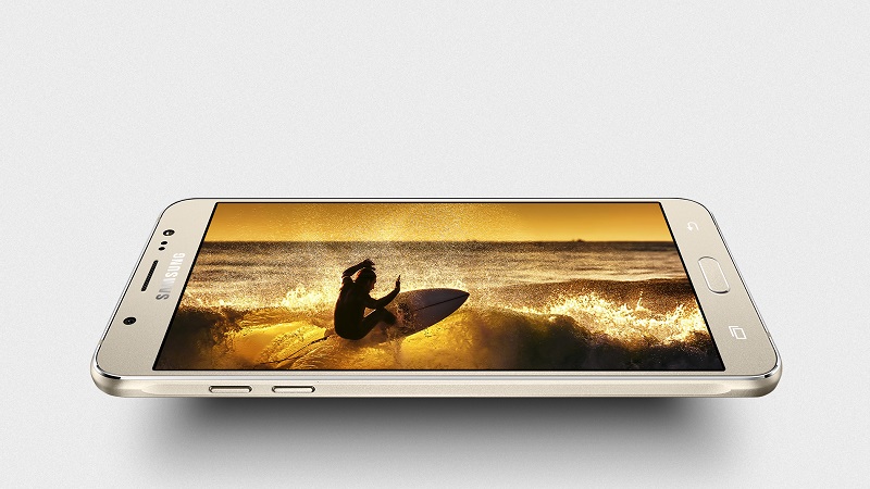 Màn hình của Galaxy J7 2016 có mật độ điểm ảnh hơn 400 ppi Màn hình của Galaxy J7 2016 có mật độ điểm ảnh hơn 400 ppi