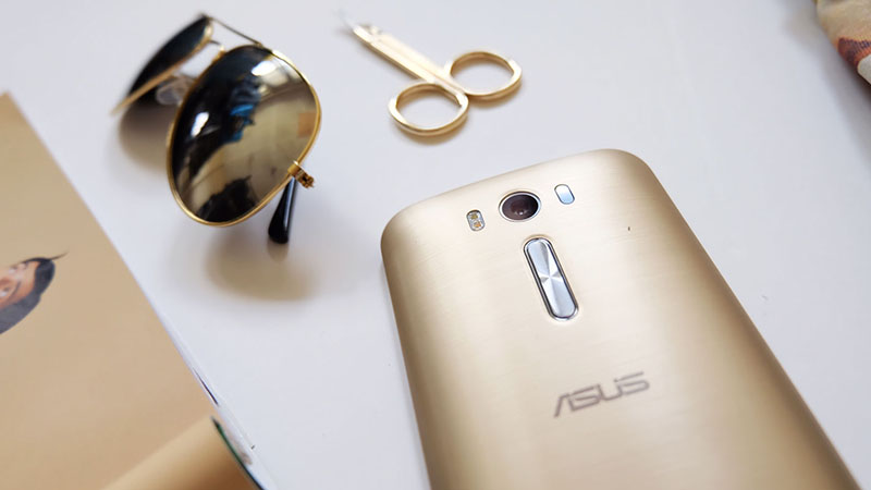 gold-smartphone gold-smartphone
