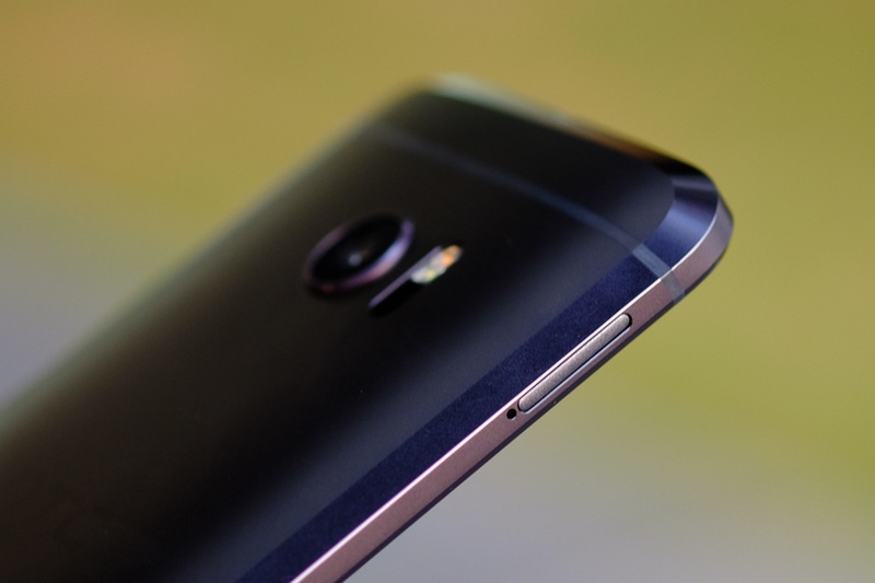 HTC 10 vẫn sở hữu thiết kế vỏ kim loại nguyên khối HTC 10 vẫn sở hữu thiết kế vỏ kim loại nguyên khối