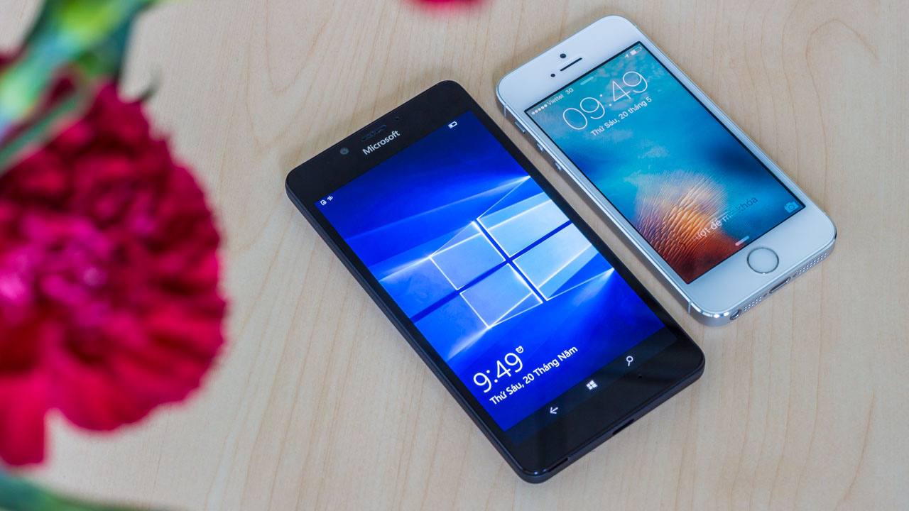 iPhone 5s vs Lumia 950 iPhone 5s vs Lumia 950