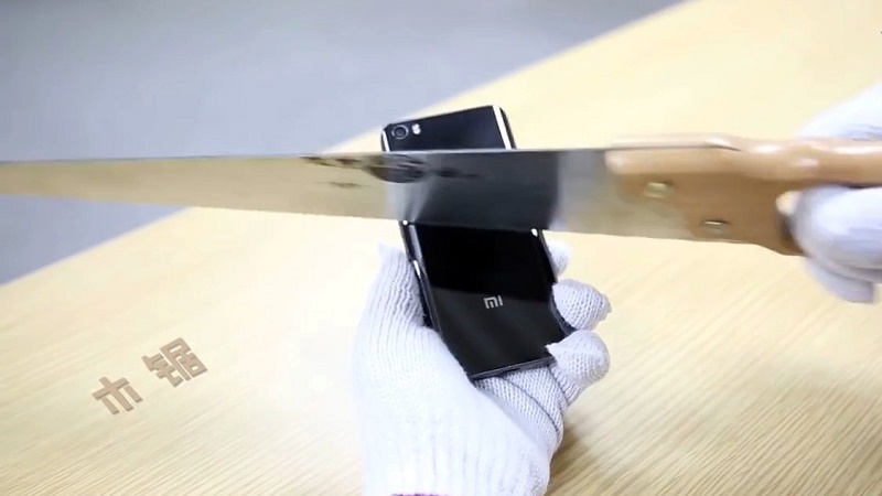 Xiaomi Mi 5 bản vỏ gốm không thể xước về Việt Nam với giá không rẻ Xiaomi Mi 5 bản vỏ gốm không thể xước về Việt Nam với giá không rẻ