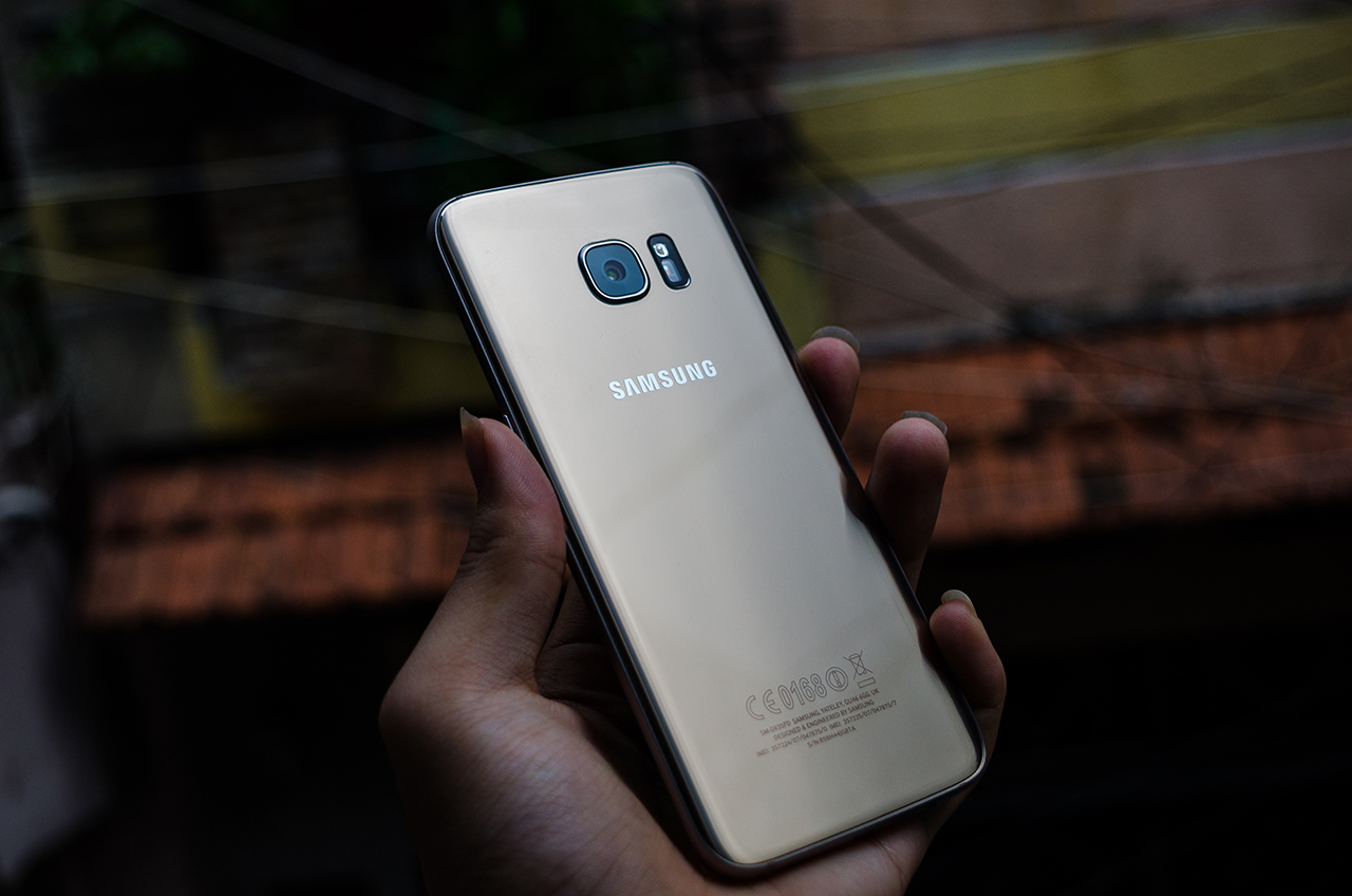 Mặt lưng Samsung Galaxy S7 Edge