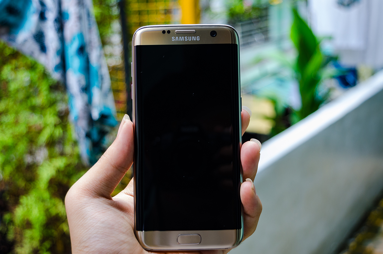 Mặt trước Samsung Galaxy S7 Edge