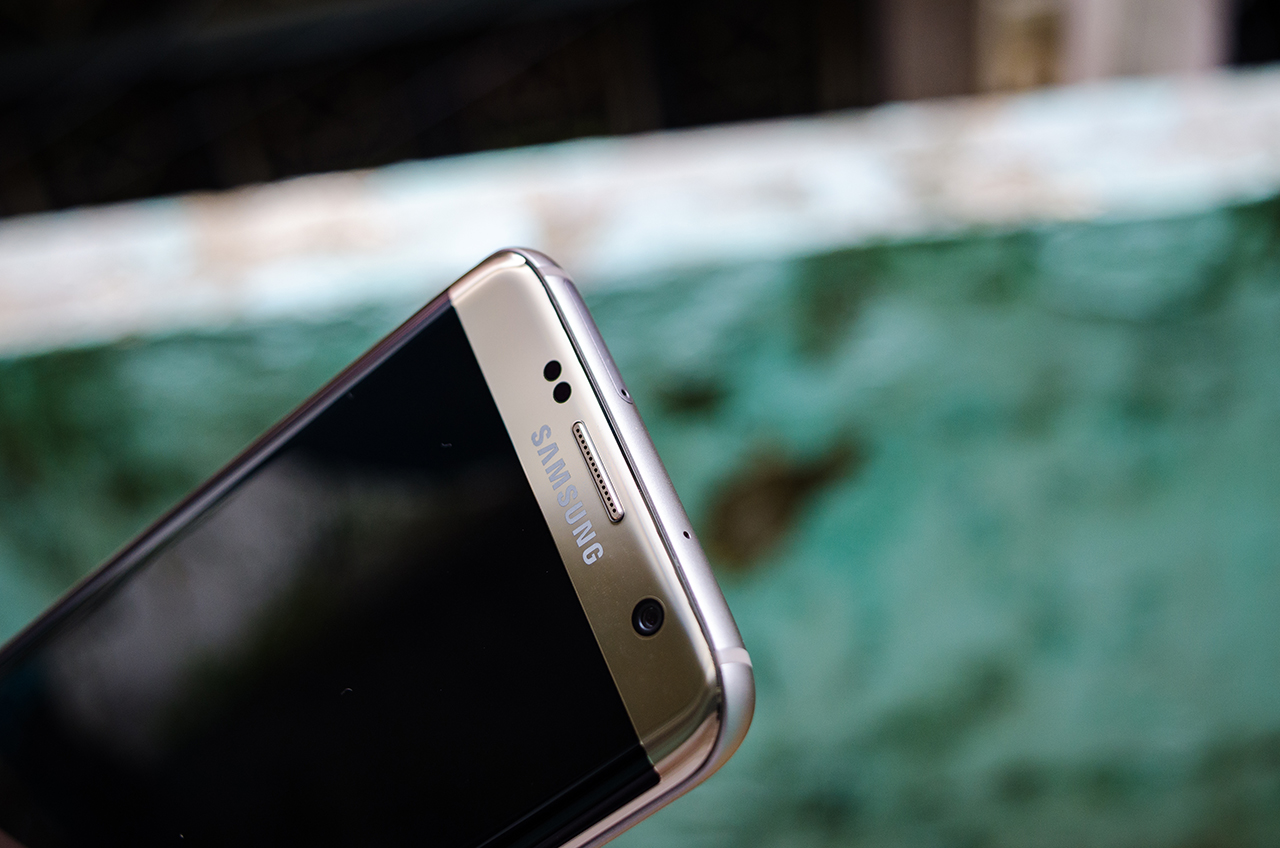 Mặt trước Samsung Galaxy S7 Edge