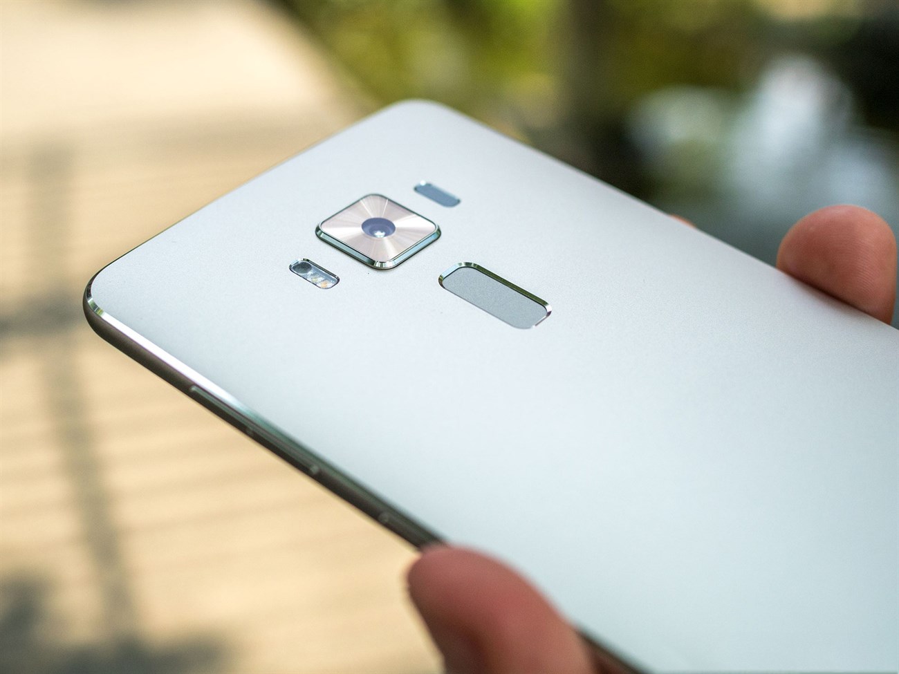 zenfone3deluxe-vs-oneplus3