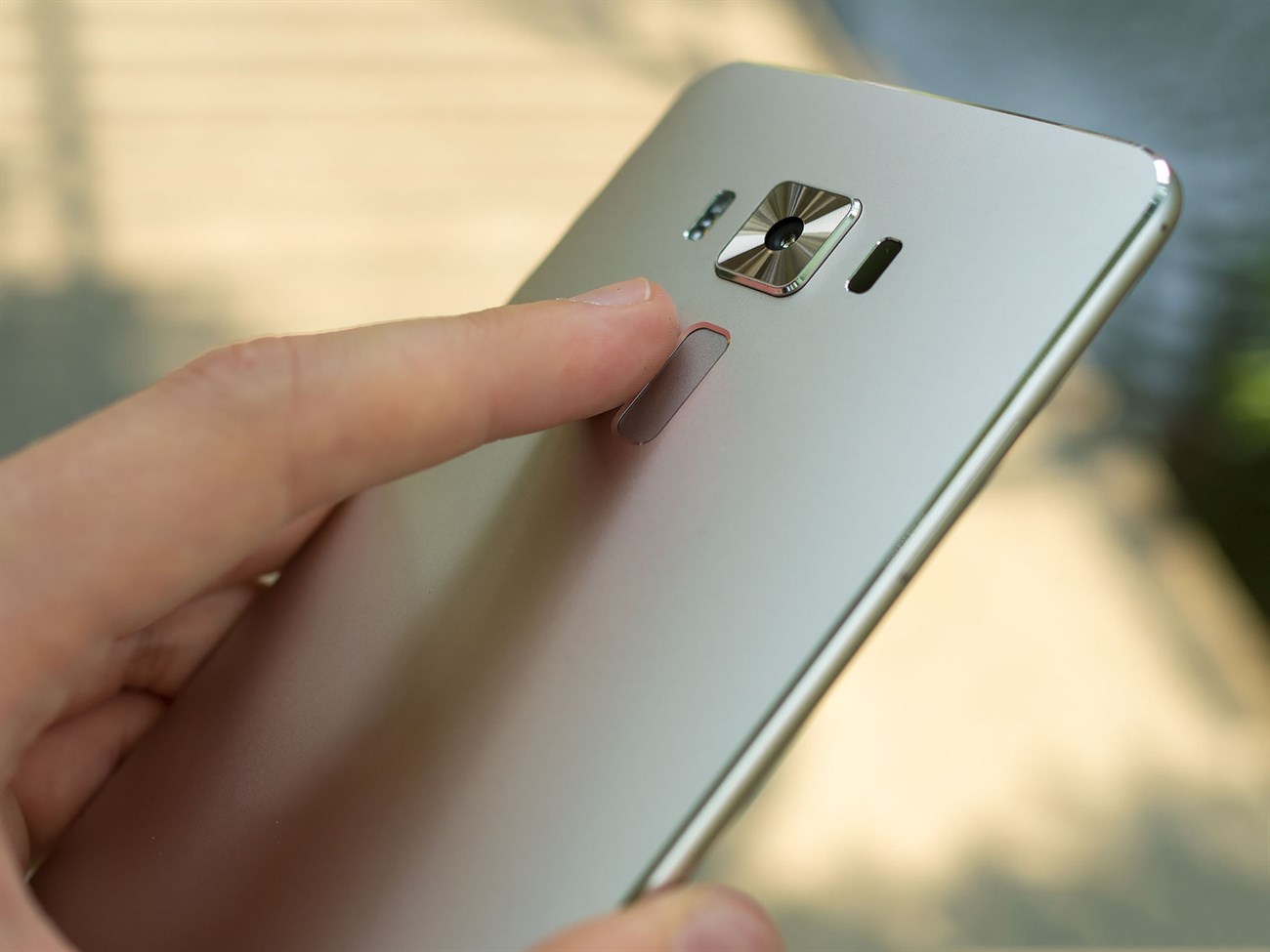 zenfone3deluxe-vs-oneplus3