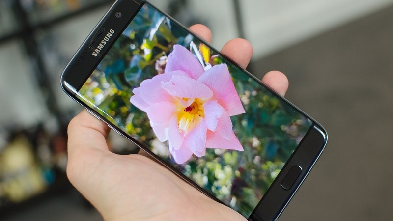 Samsung Galaxy S7 Edge được trang bị màn hình Super AMOLED Samsung Galaxy S7 Edge được trang bị màn hình Super AMOLED