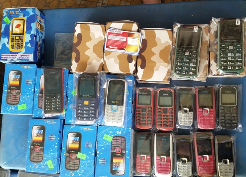 Mua SIM tặng điện thoại nở rộ tại TP HCM Mua SIM tặng điện thoại nở rộ tại TP HCM